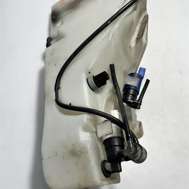 Serbatoio tergicristalli con lavafari