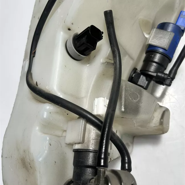 Serbatoio tergicristalli con lavafari