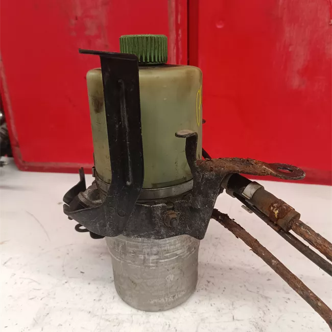 Pompa servosterzo elettroidraulico TRW