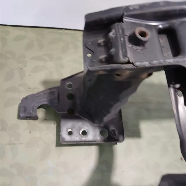 Traversa paraurti anteriore