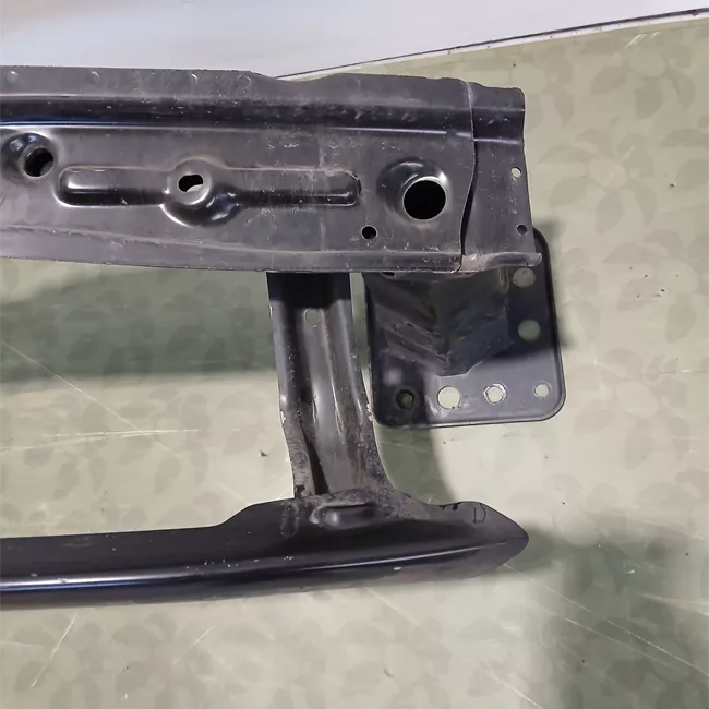 Traversa paraurti anteriore