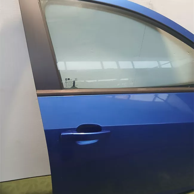 Porta anteriore destra