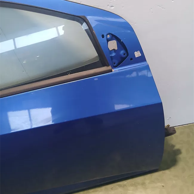 Porta anteriore destra