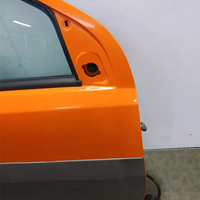 Porta anteriore destra