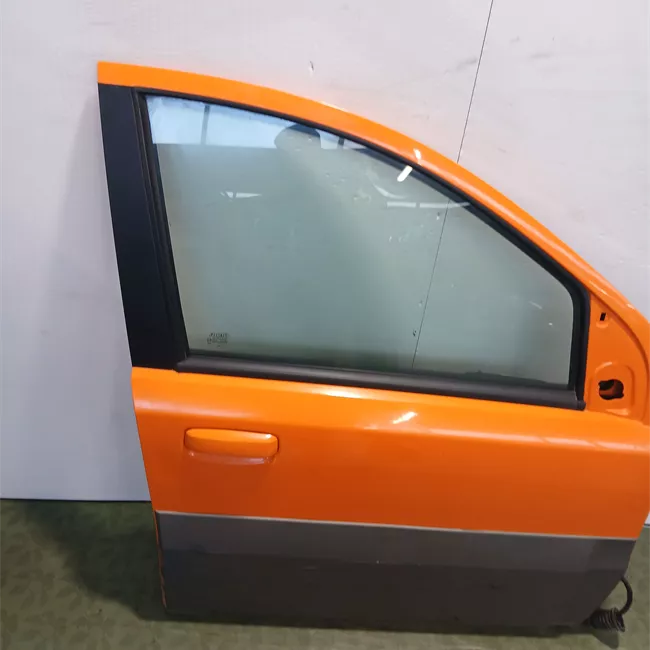 Porta anteriore destra