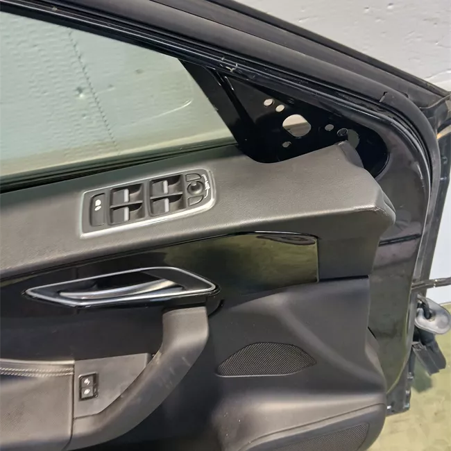 Porta anteriore sinistra