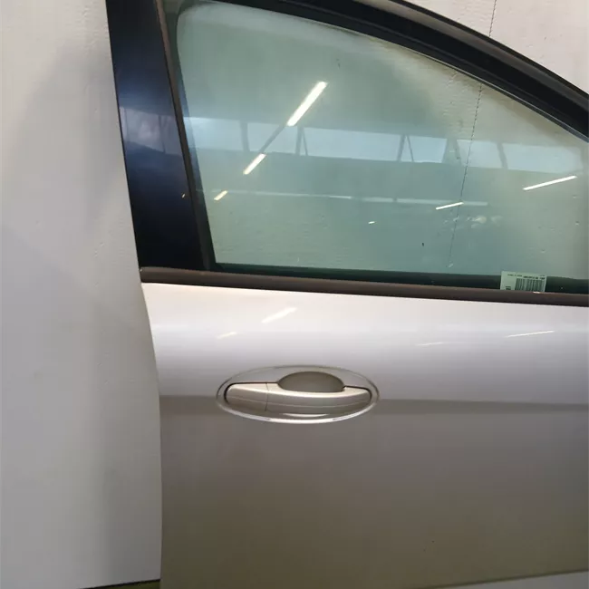 Porta anteriore destra