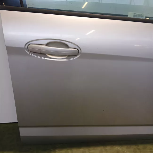 Porta anteriore destra