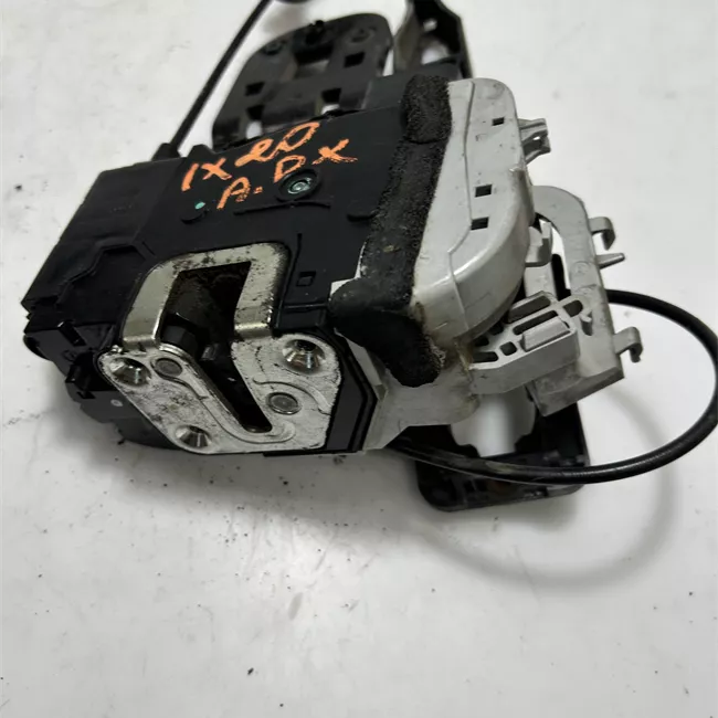 Serratura porta anteriore destra