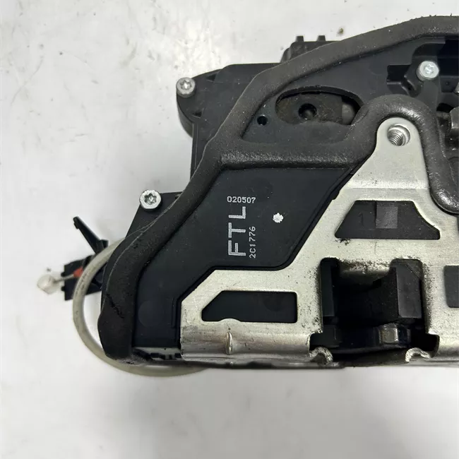 Serratura porta anteriore sinistra