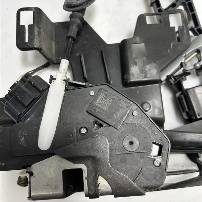 Serratura porta anteriore destra