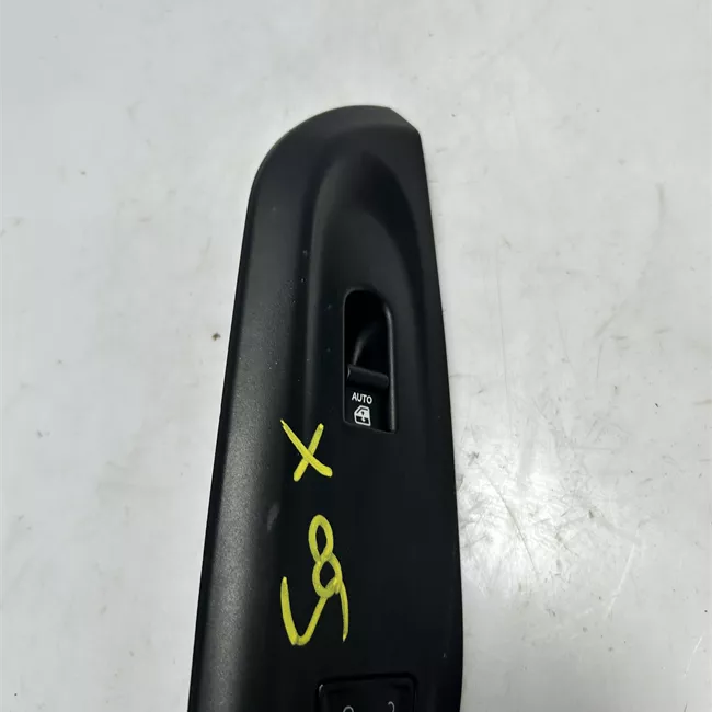 Interruttore alzacristalli porta anteriore