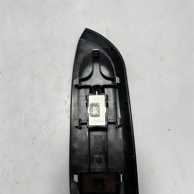 Interruttore alzacristalli porta anteriore