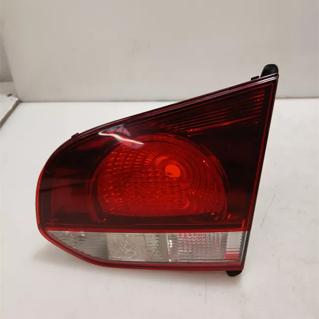 Fanale posteriore parte interno destro oscurato