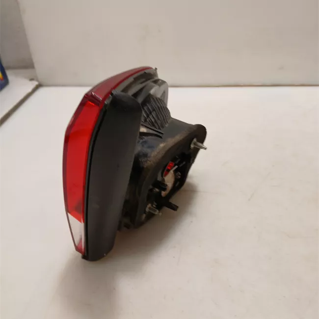 Fanale posteriore parte interno destro oscurato