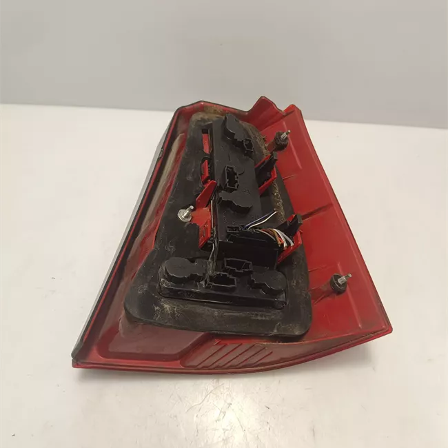 Fanale posteriore sinistro rosso