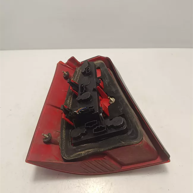 Fanale posteriore destro rosso