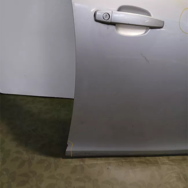 Porta anteriore destra