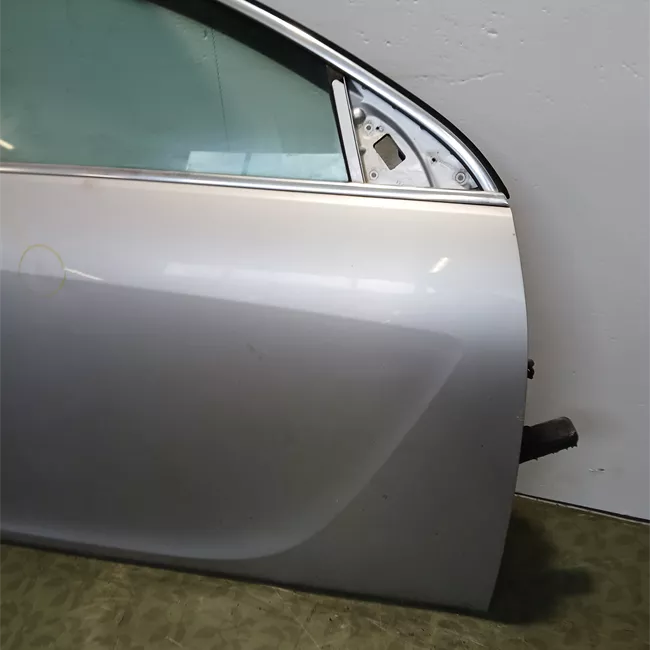 Porta anteriore destra