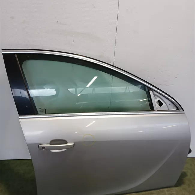 Porta anteriore destra