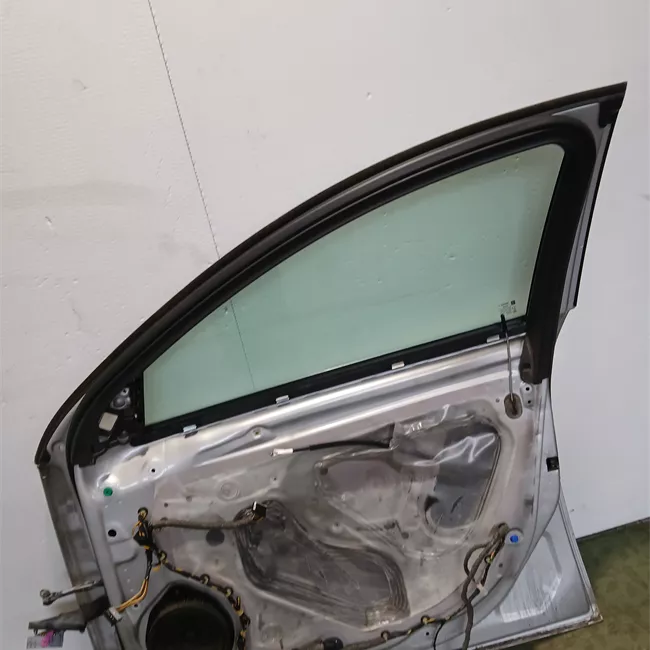 Porta anteriore destra