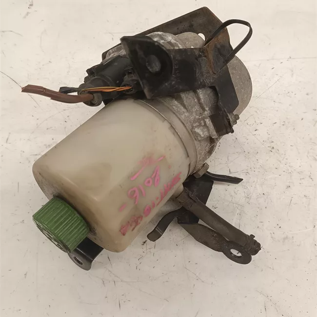 Pompa servosterzo con serbatoio