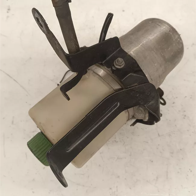 Pompa servosterzo con serbatoio