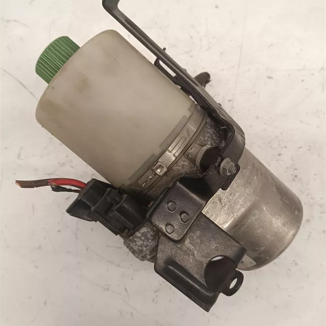 Pompa servosterzo con serbatoio