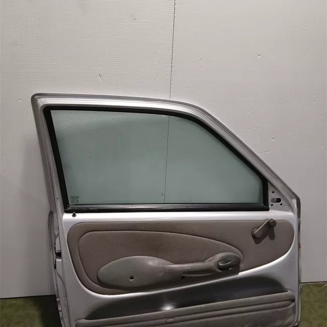 Porta anteriore sinistra