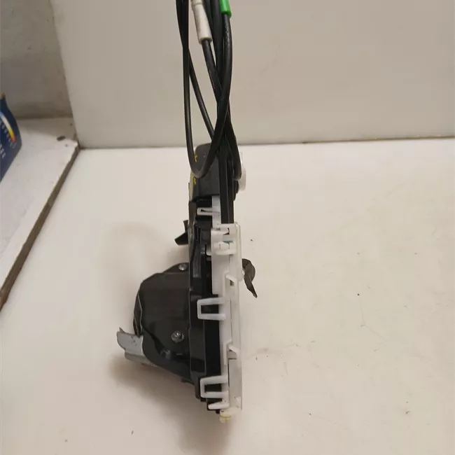 Serratura porta anteriore destra