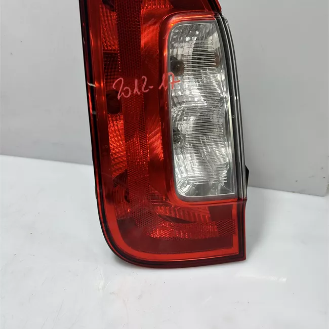 Fanale posteriore sinistro senza portalampada