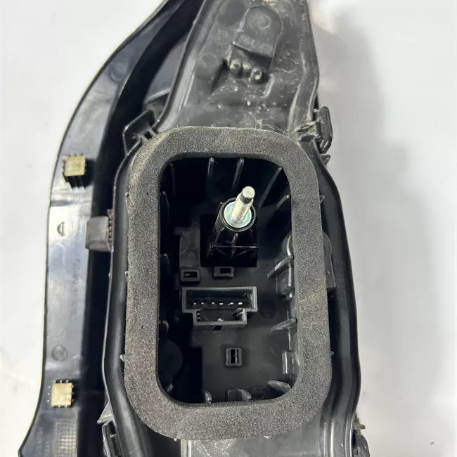 Fanale posteriore sinistro senza portalampada