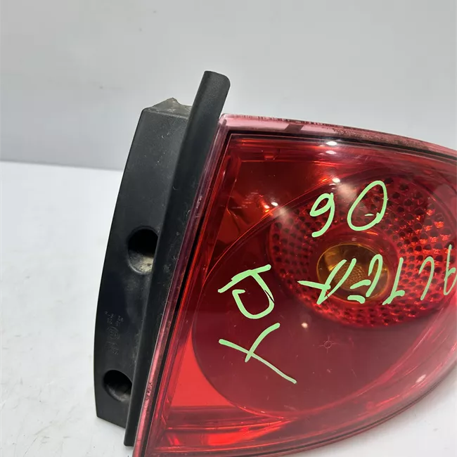 Fanale posteriore destro Nero