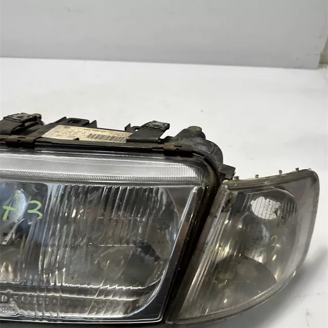 Proiettore sinistro con fendinebbia