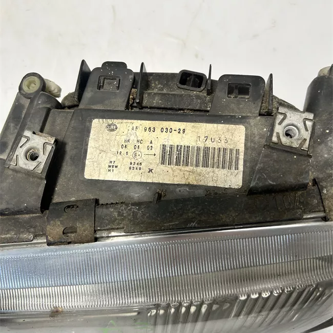 Proiettore sinistro con fendinebbia