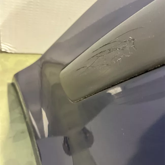 Paraurti anteriore con mano di fondo