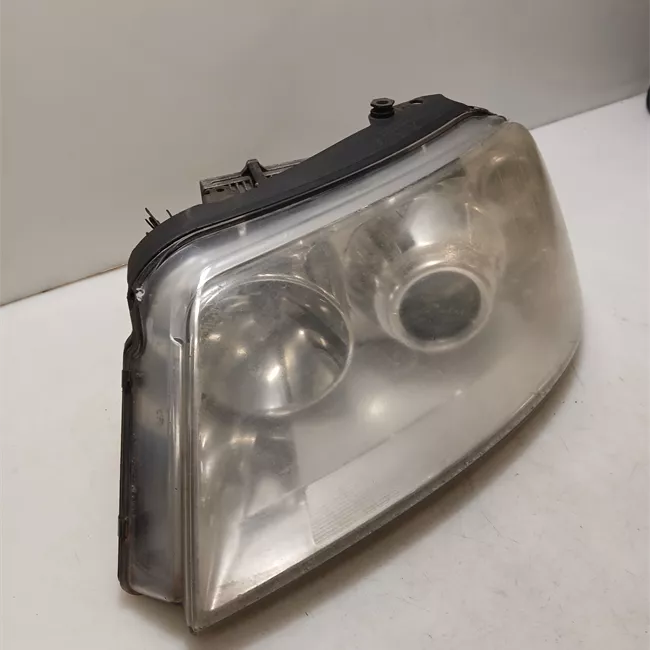 Proiettore sinistro Xeno