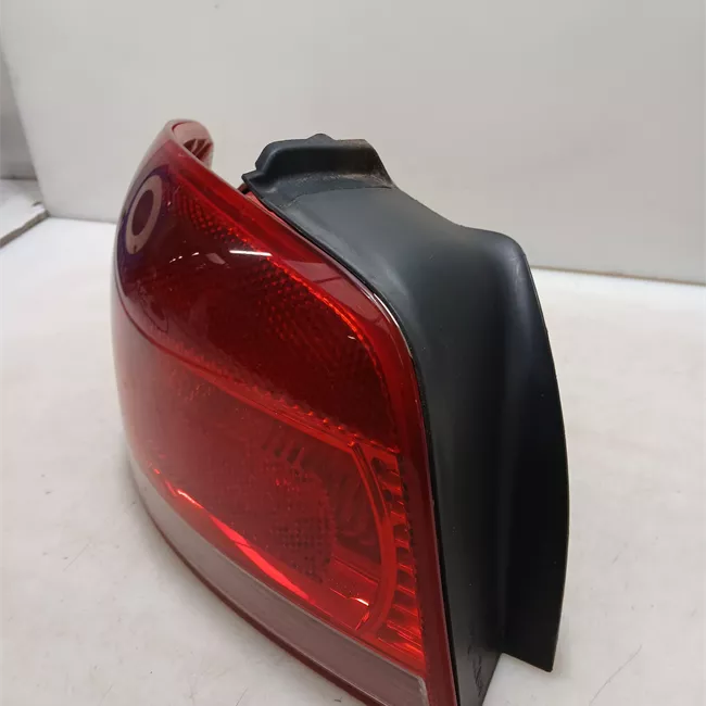 Fanale posteriore sinistro senza retronebbia