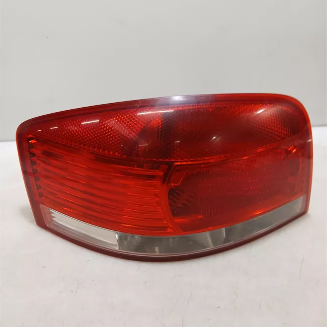 Fanale posteriore sinistro senza retronebbia