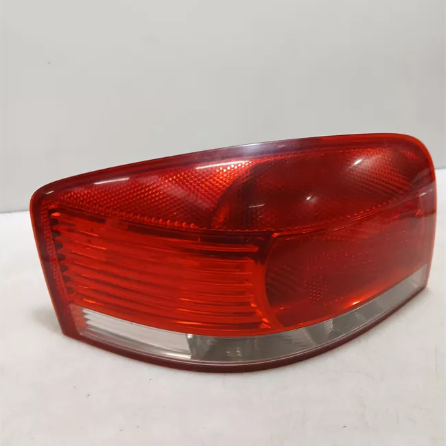 Fanale posteriore sinistro senza retronebbia