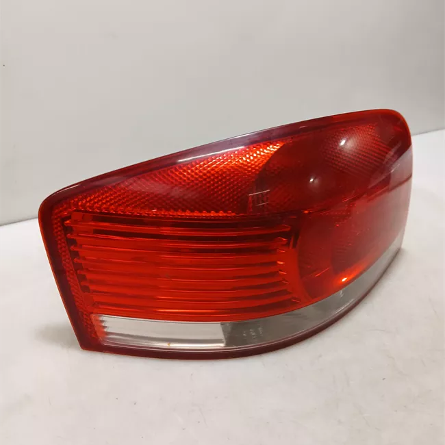 Fanale posteriore sinistro senza retronebbia