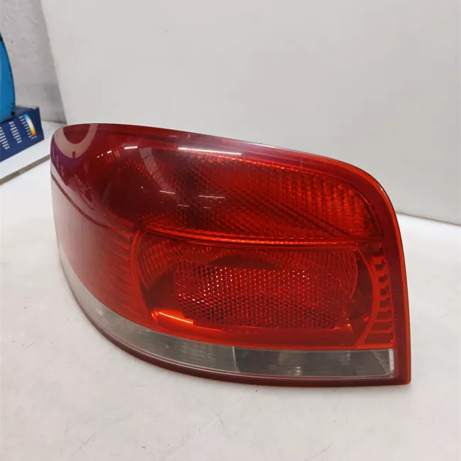 Fanale posteriore sinistro senza retronebbia