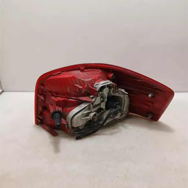 Fanale posteriore sinistro senza retronebbia