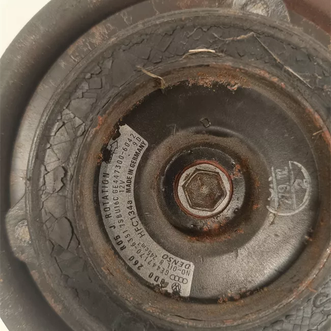 Compressore aria condizionata rotazionale