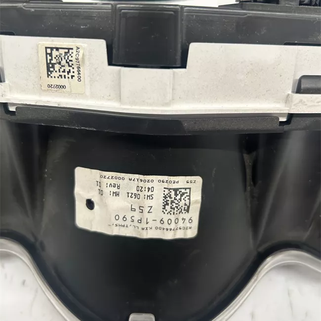 Quadro strumenti completo con pressione pneumatici