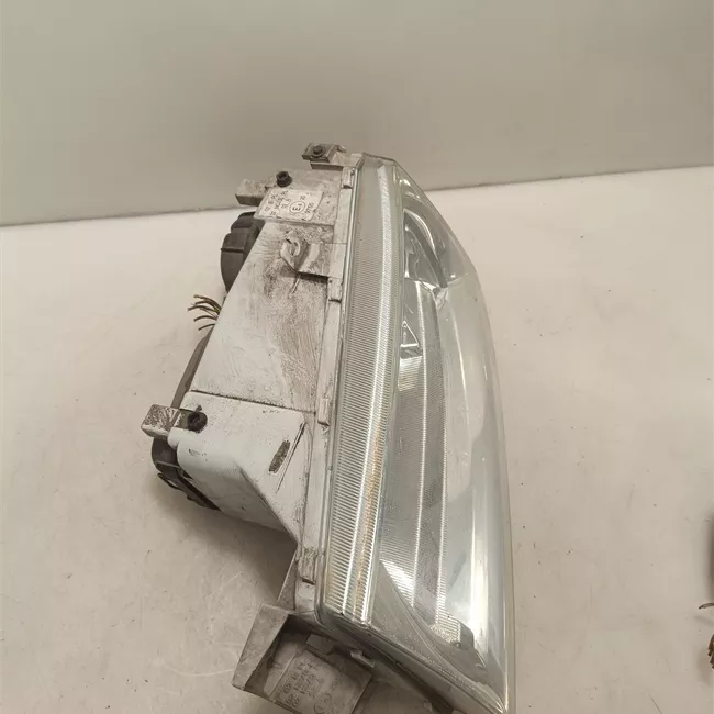 Proiettore sinistro 00>