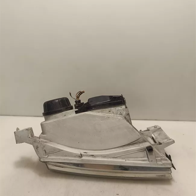 Proiettore sinistro 00>