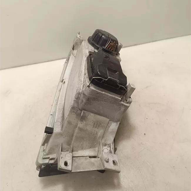 Proiettore sinistro 00>