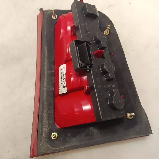 Fanale posteriore sinistro 00<