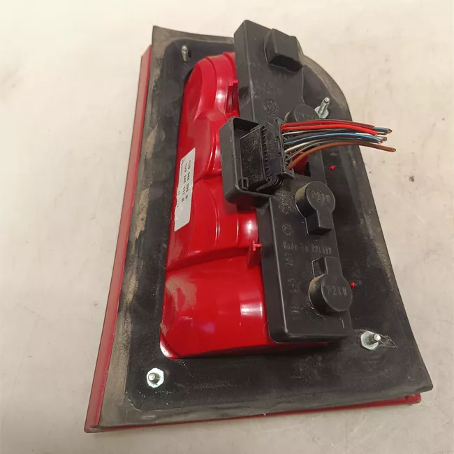 Fanale posteriore sinistro 00<